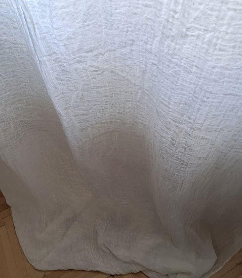 Perdea din in topit, transparenta, usoara si prietenoasa cu mediul.