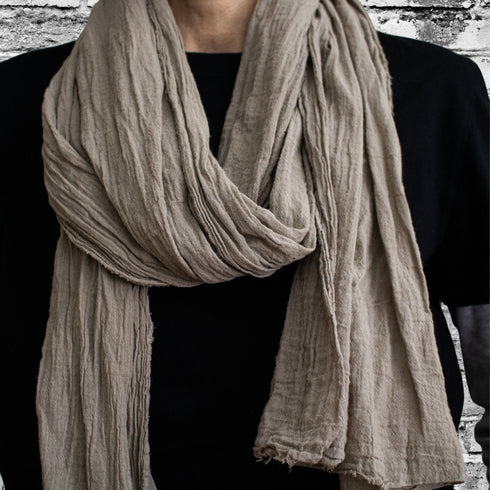 Scarf made of woven fabric, scarves made of natural fabrics