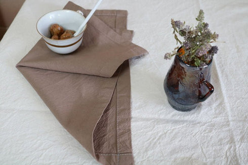 Fața de masa si servetele pentru decorarea mesei de sarbatoare