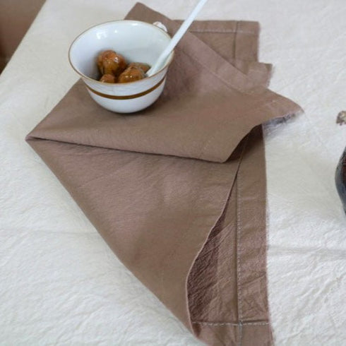 Fața de masa si servetele pentru decorarea mesei de sarbatoare