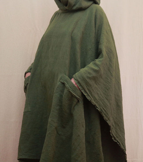 Poncho medieval din țesătură de cânepă. Mantie cu glugă boho.