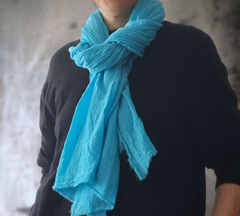 Scarf made of woven fabric, scarves made of natural fabrics